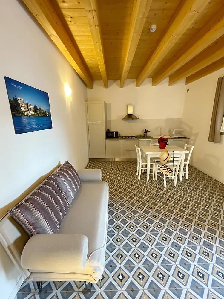 Le Logge Del Garda Hotel San Felice del Benaco 0*,  Italy