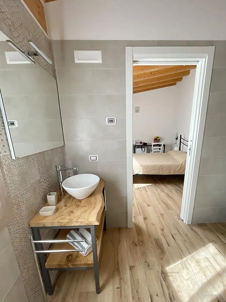 Guest house Le Logge Del Garda Hotel San Felice del Benaco Italy