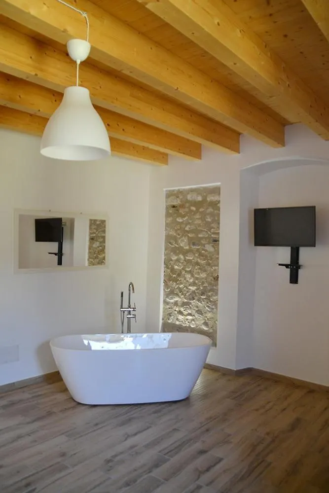 Hotel Le Logge Del Garda San Felice del Benaco 0*,  Italia