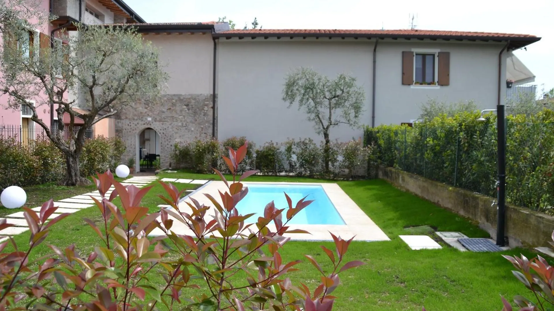 Hotel Le Logge Del Garda San Felice del Benaco Affittacamere