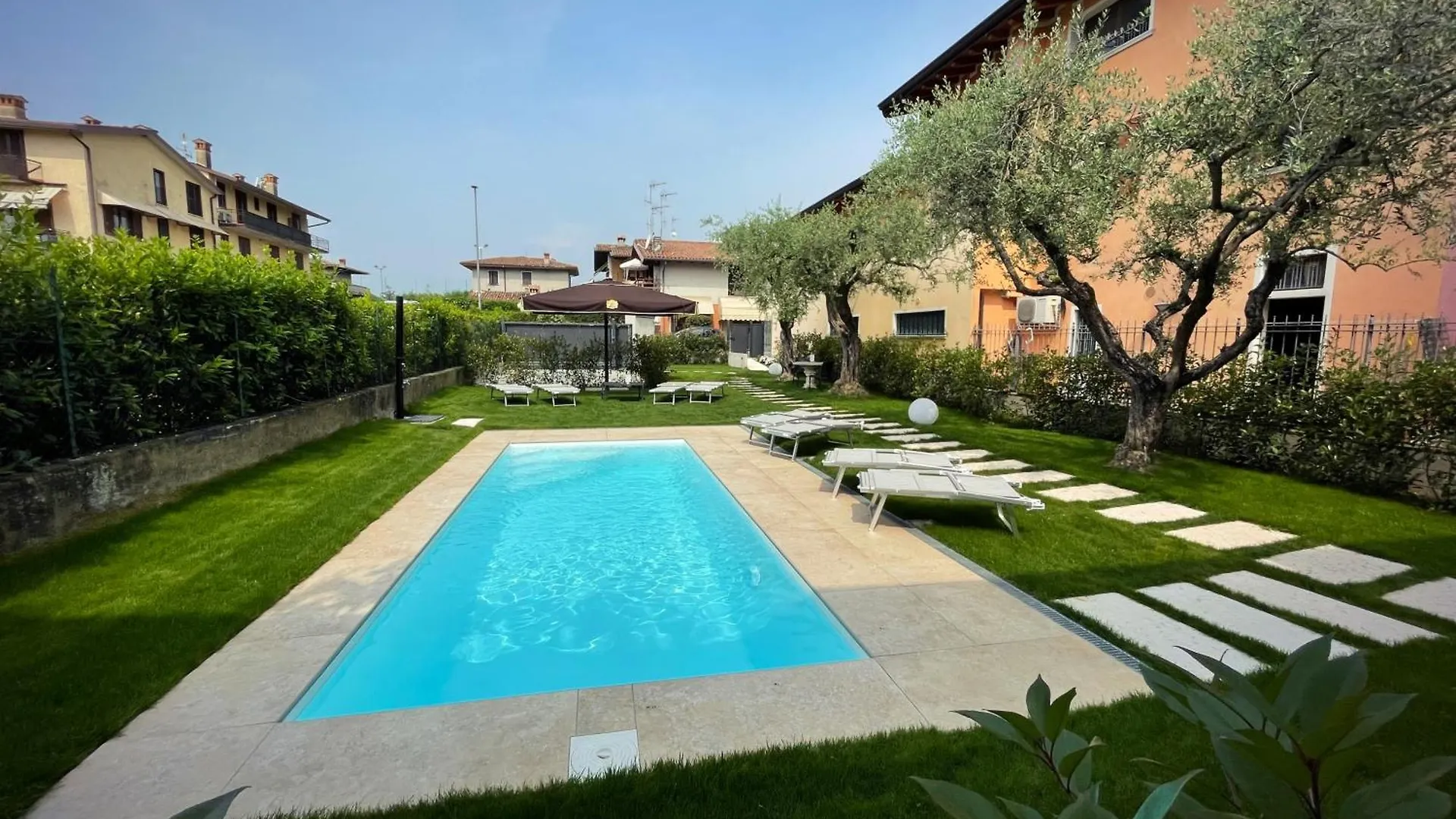 Le Logge Del Garda Hotel San Felice del Benaco 0*,  Italy